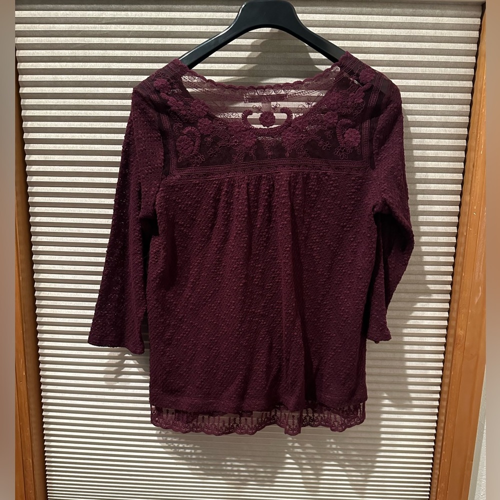 Woman’s Lacey t-shirt